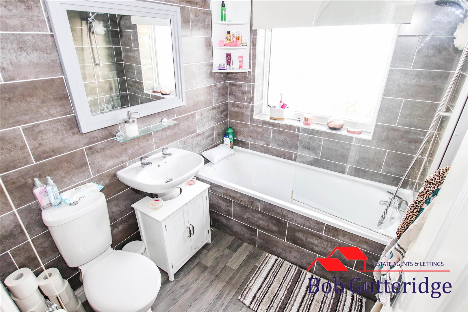 LUXURY FULLY TILED FIRST FLOOR BATHROOM